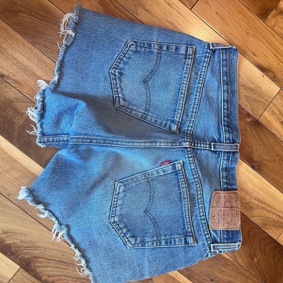Vintage Levi 501 cutoffs - Picture 3 of 4